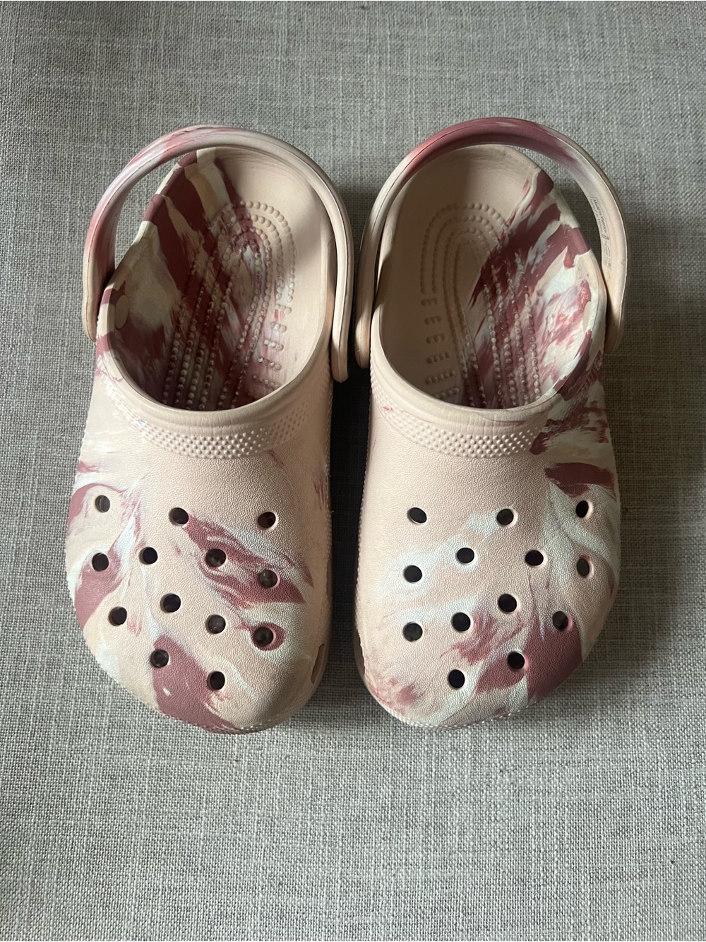 CROCS Pink tie dye clogs w/strap, girls/kids 2, casual outdoors playground